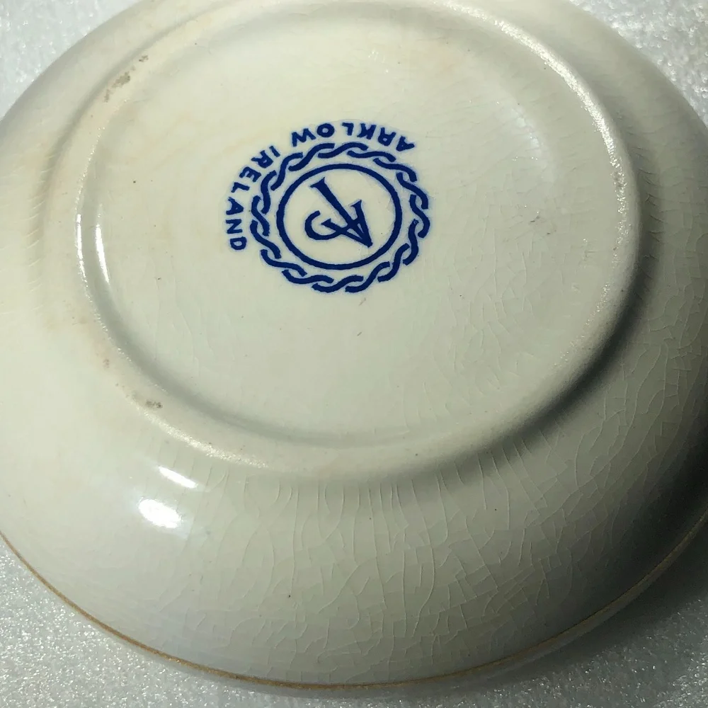 VINTAGE GREAT SOUTHERN HOTELS IRELAND WHITE CERAMIC WITH GOLD & BLUE ASHTRAY